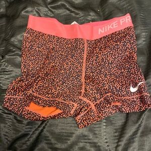 Pink Nike pros size small!🩷